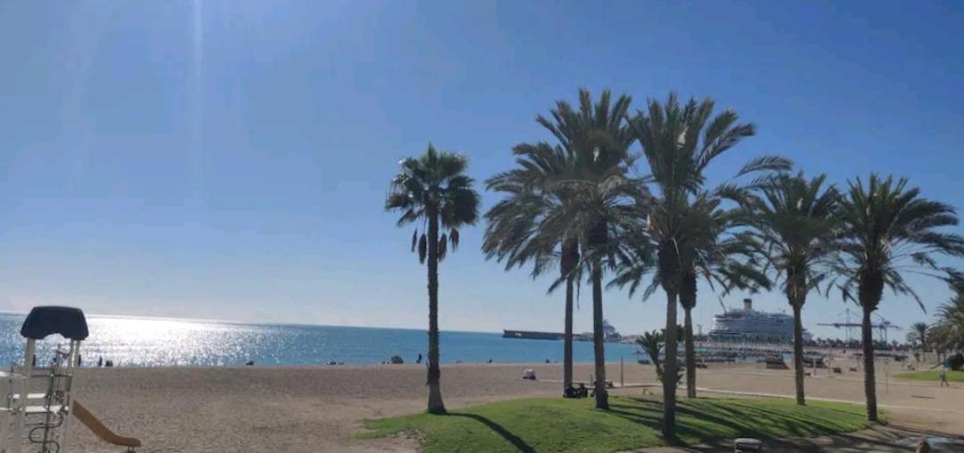 Beach House Apartment, Playa Malagueta Málaga Extérieur photo